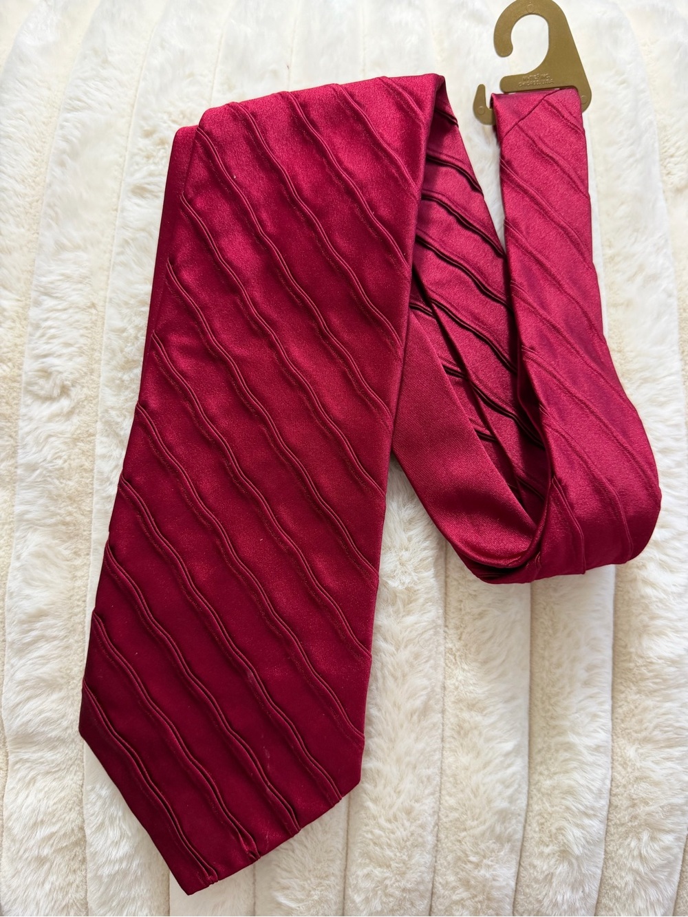 Donna Karan - Men's Red Textured Silk Tie